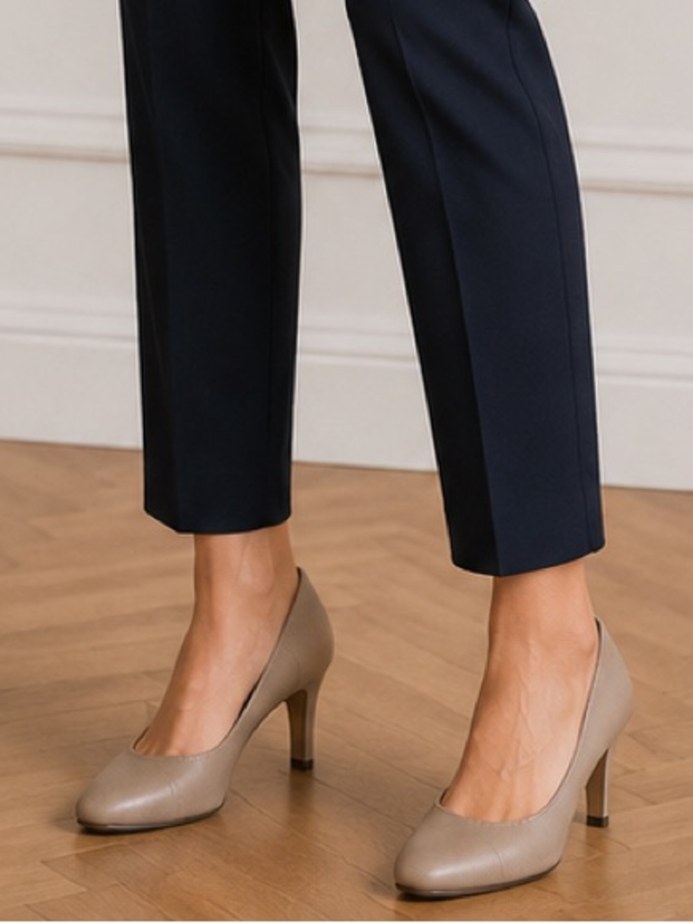 LifeStride Soft System Nude Taupe Kitten Heel Pumps Size 6